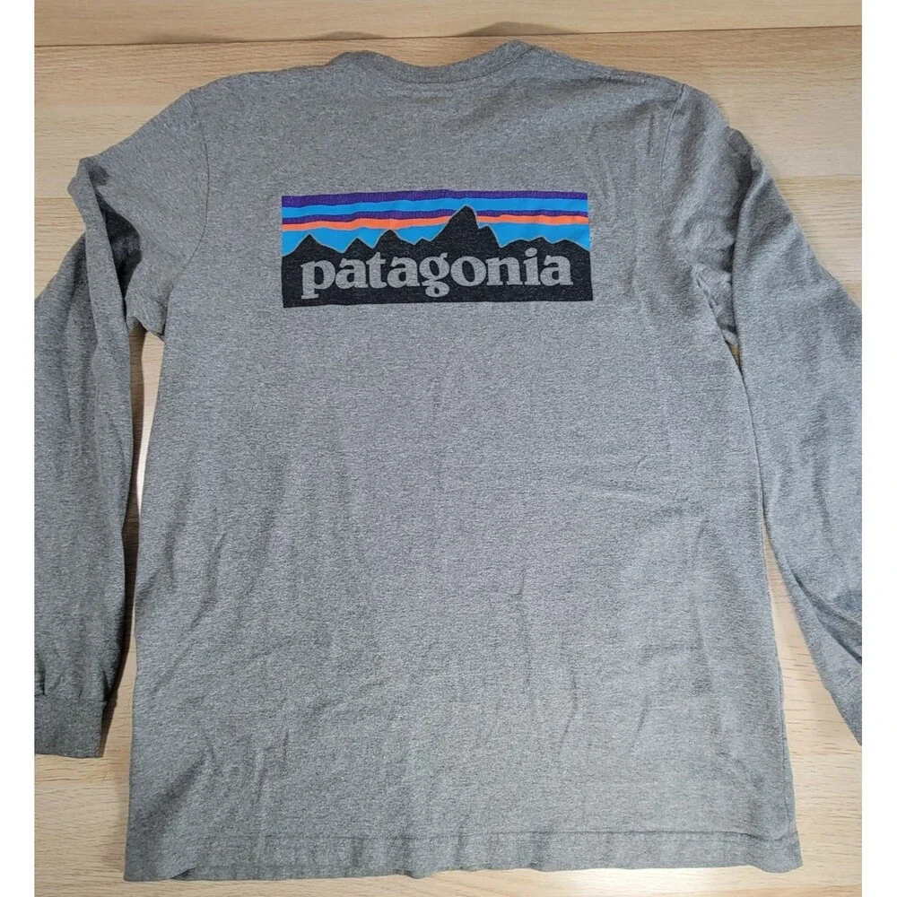 Patagonia Mens Long Sleeved Shirt Size Medium P-6 Logo Responsibili-Tee Gray